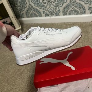 New men’s Puma shoes never worn